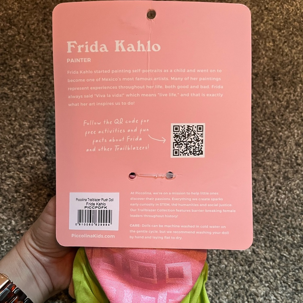 ✨ Piccolina Frida Kahlo trailblazers doll. Removable cape & skirt. - Picture 5 of 6
